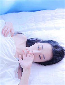 《美女答应男子摸一下胸-夕阳天使电影》